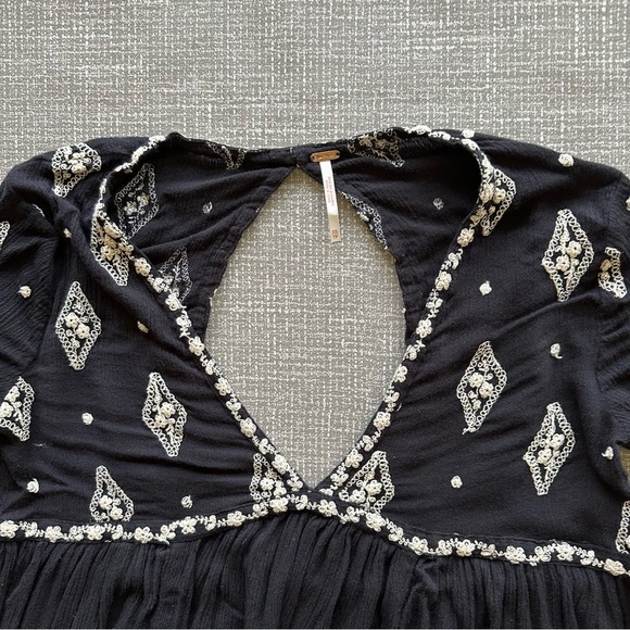 Free people women’s baby doll embroidered top, black, and white sz XS - Picture 3 of 10